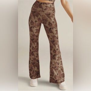 Beyond Yoga Floral High-Waisted Flare Leggings – Rose Brown Print – Size S – NWT